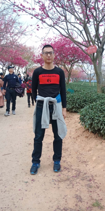 小梁的第二张照片--马尾征婚网