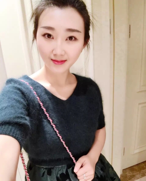 小妮的第三张照片--马尾征婚网