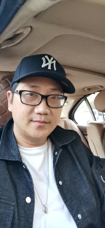 拥抱幸福的第一张照片--马尾征婚网