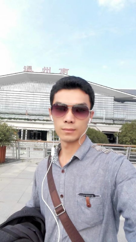 错把真心喂了狗的第三张照片--马尾征婚网
