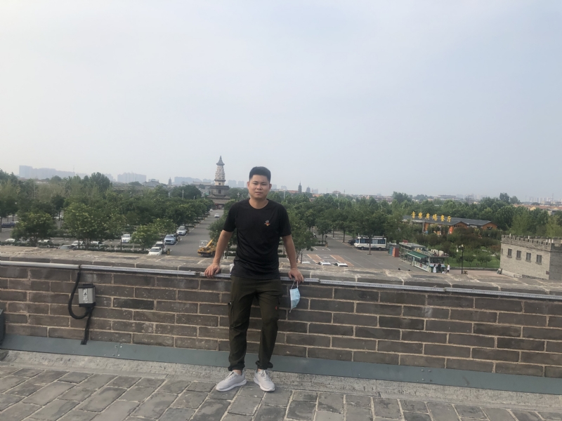 123.向左向右的第一张照片--马尾征婚网
