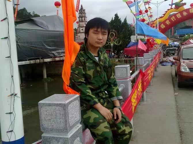 如影随形的第二张照片--马尾征婚网